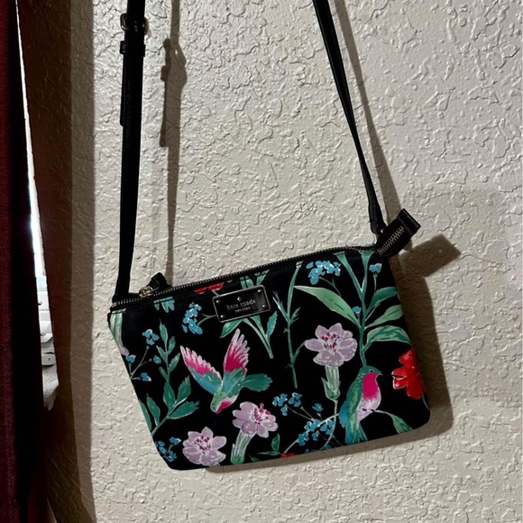 KATE SPADE Madelyne Wilson
Road Hummingbird Floral Black
Cross Body Handbag - Picture 1 of 1